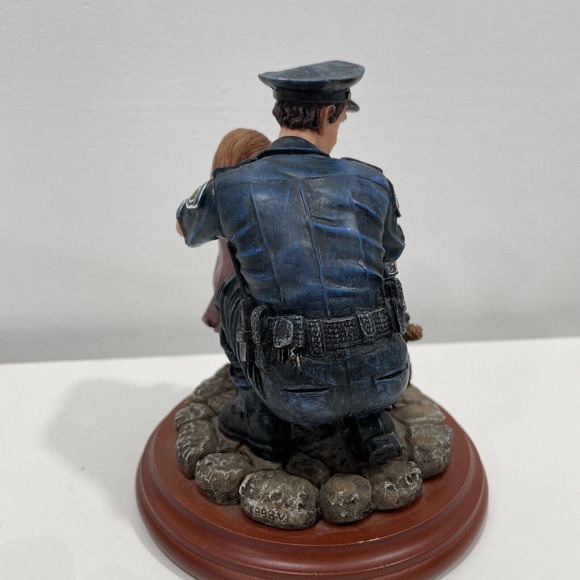 Vintage Blue Hats of Bravery Teddy's Rescue Vanmark 1997 Police Figurine PE88803 - Picture 6 of 7